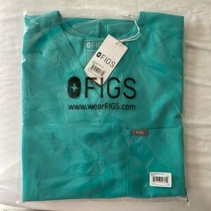 FIGS OASIS SCRUB SET. MEDIUM REGULAR ZAMORA PANTS. LARGE CATARINA SCRUB TOP.